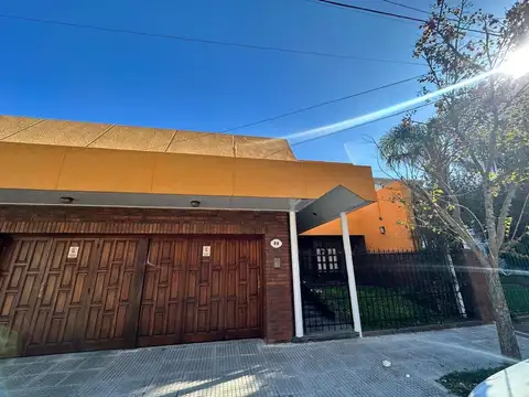 Casa en Venta con 2 cocheras
