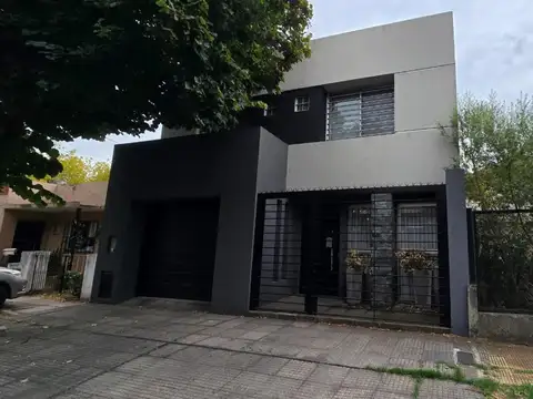 Casa 5 ambientes  Venta Ituzaingo
