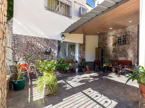 Av. Francia  al 2300