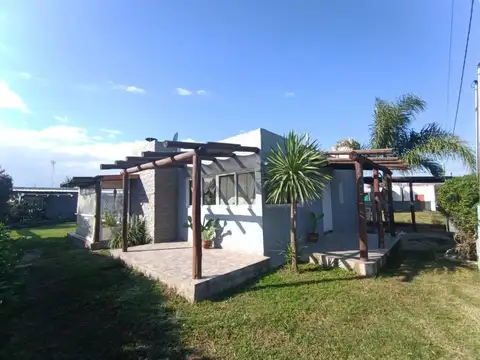 VENTA DOS CASAS EN ALTA GRACIA CON PILETA