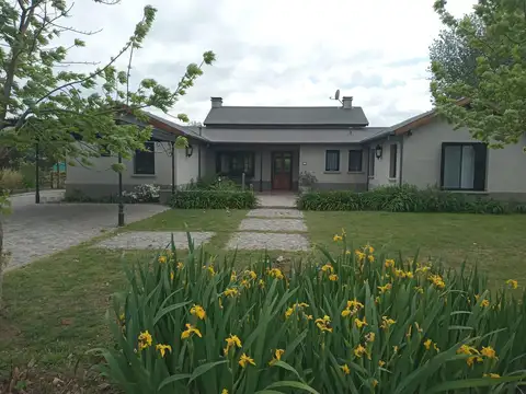 Casa 4 ambientes con 3 baños