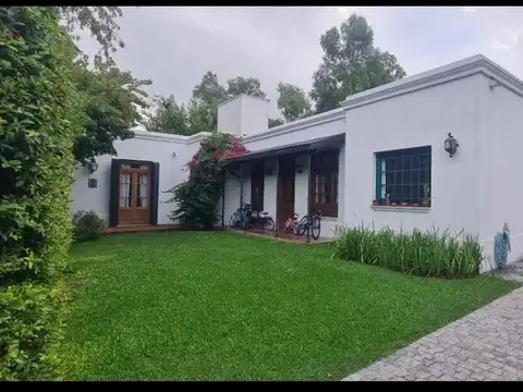 Casa 4 ambientes con 3 baños