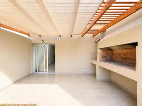 Depto Tipo Casa 4 ambientes con 2 baños