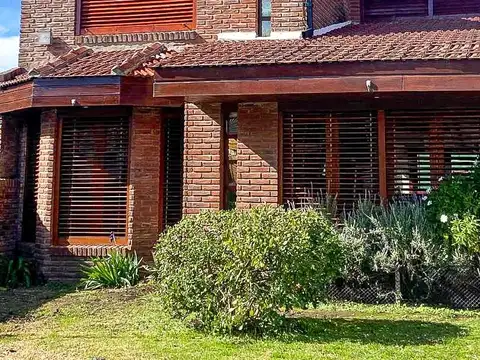 Chalet de 4 ambientes en Barrio Constitucion