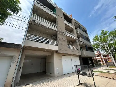 VENTA DPTO 2 DORMITORIOS CON COCHERA EN EL CENTRO