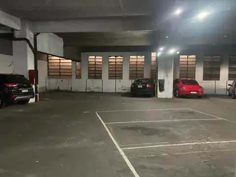 Planta Baja completa uso comercial COCHERAS 28 cocheras 630 m2