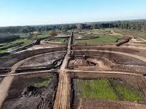 Lote a la laguna en La Martina Club residencial - Cañuelas