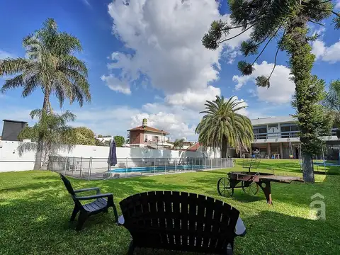 Casa en Venta con 5 cocheras