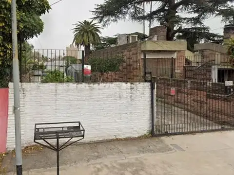 Excelente terreno con mejoras de 8,66mts x36 mts de fondo ,gran superficie libre ideal para proyecto