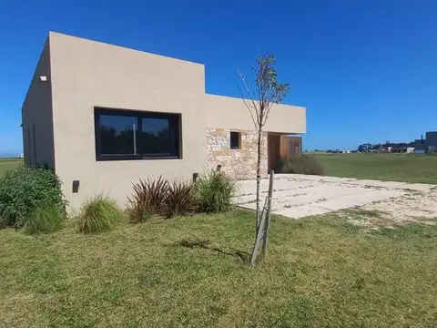 HERMOSA CASA EN GOLF CLUB
