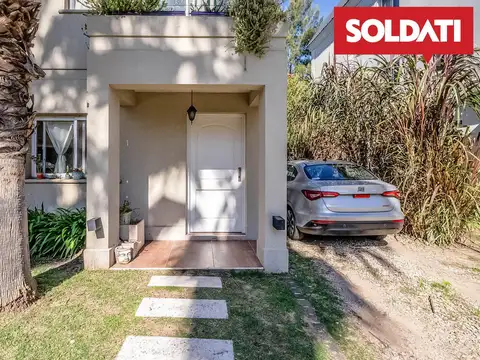 Casa en Alquiler con 2 cocheras