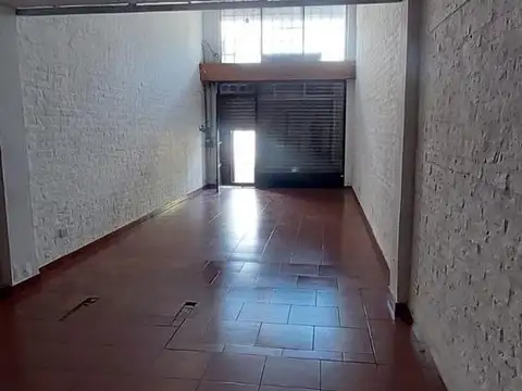 Local en Isidro Casanova