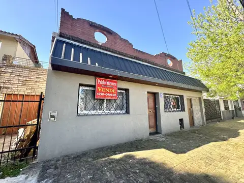 Casa - Venta - Argentina, Tres de Febrero - Esquiu 5021