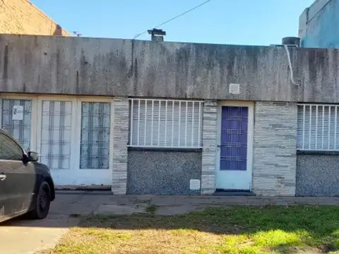 Marcos Sastre 3352. Casa Frente con Garaje.