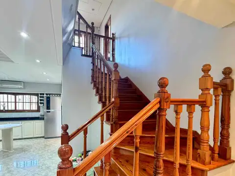 Casa 4 ambientes con 3 baños