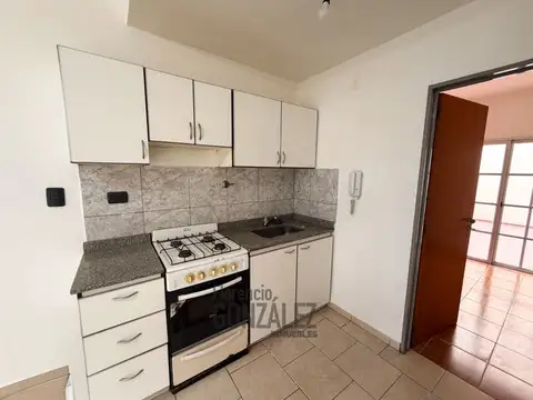 Departamento en Alquiler en Lomas del Mirador, $ 600.000