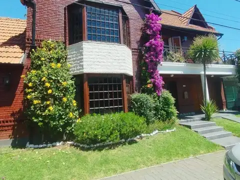 VENTA DE CASA EN VILLA URQUIZA 350M CON 2 COCHERAS DIVINA 