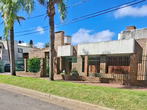 Venta de Casa en Zona Lebensohn, 3 dom, hermoso lugar, ingreso para varios vehiculos