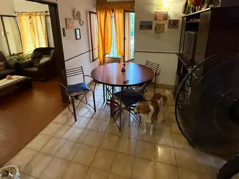 VENTA CASA 4 DORMITORIOS Bº POETA LUGONES al 4600