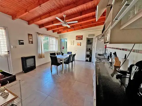 Casa 5 ambientes con 2 baños