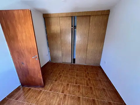 ALQLUILER departamento tipo duplex 2 dormitorios (uno chico) cochera descubierta. 3 77 y 78