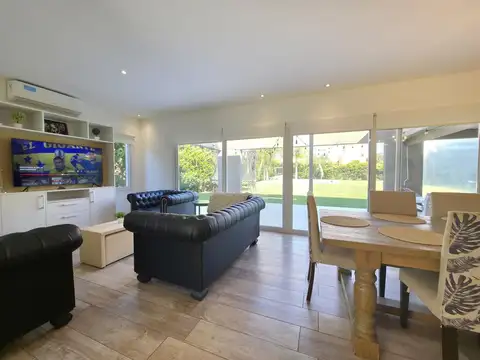 Casa en Venta con 2 cocheras