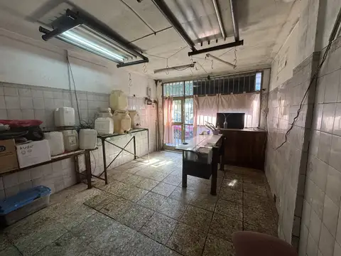 VENTA LOCAL COMERCIAL C BAÑO. AV CASTAÑARES 4700. VILLA LUGANO. CABA.