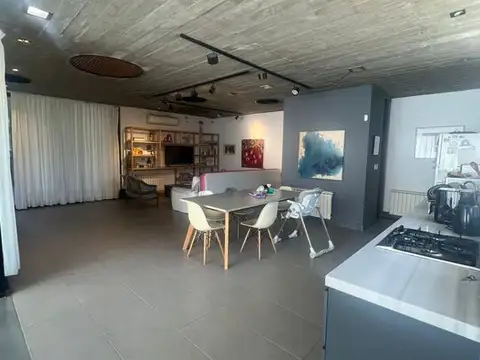 Casa 6 ambientes con 2 baños