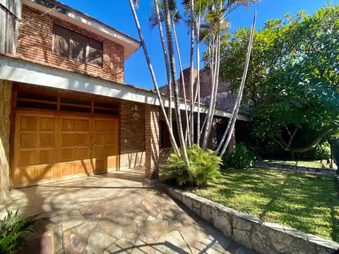 CASA EN VENTA EN BARRIO CURA 3 DORMITORIOS COCHERA