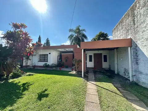 Casa en Venta con 2 cocheras