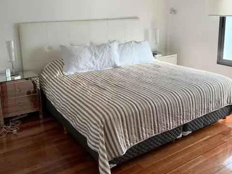 Casa en Venta con 7 cocheras