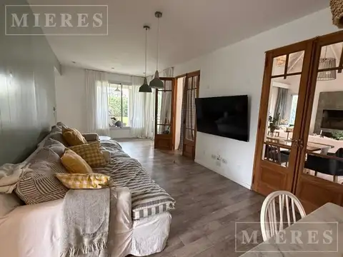 Casa 5 ambientes con 2 baños