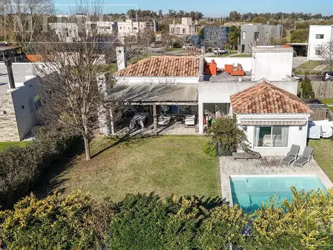 Casa en Venta en El Cantón - Barrio Puerto, USD 259.000