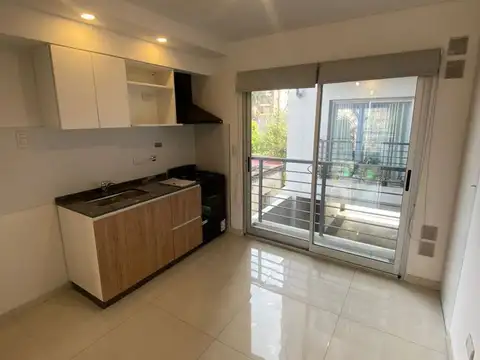 ALQUILER DE DEPARTAMENTO MONOAMBIENTE CON SUM, PARRILLA Y PILETA EN EL CENTRO DE CASEROS, TRES DE FEBRERO