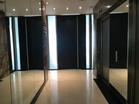 Oficina en Alquiler con 4 cocheras