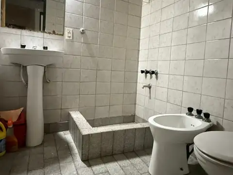 Casa en venta c/ cochera en Parque Patricios