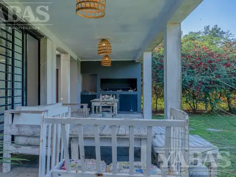 Casa 5 ambientes con 2 baños