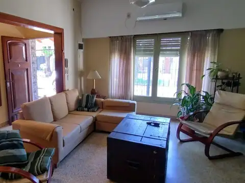 Excelente chalet de 5 ambientes con depto - Villa Ballester