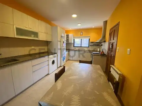 Casa 5 ambientes con 2 baños