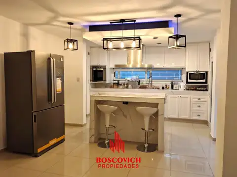 Casa en Venta con 6 cocheras
