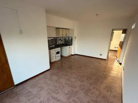 Avenida Hipólito Yrigoyen 6100, Piso 2