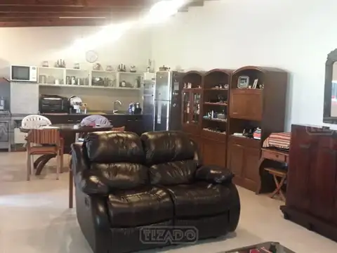 Casa en Venta con 4 cocheras
