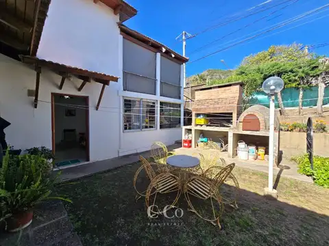 Casa 10 ambientes con 4 baños