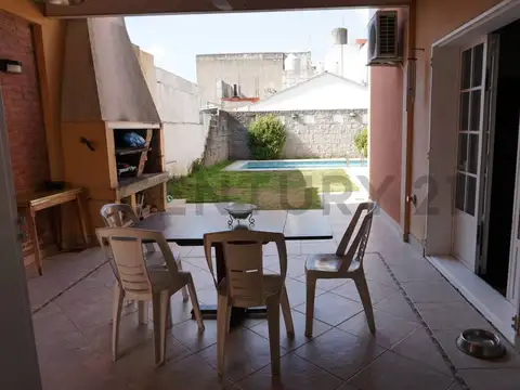 VENTA CASA 7 AMBIENTES CON PILETA Y PARRILLA