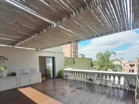 Depto. de 4 ambientes con terraza.