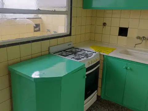 Departamento 4 ambientes con dependencia en Alquiler Caballito