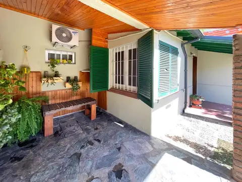 Casa en Venta con 2 cocheras