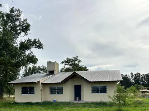 VENTA CASA EN BARRIO CINACINA MERCEDES B.