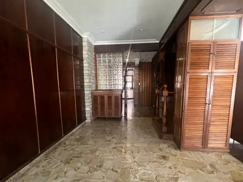 Muy buen chalet en esquina en excelente ubicacion
