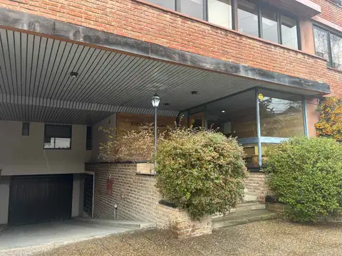 Oficina en Alquiler con 1 cochera